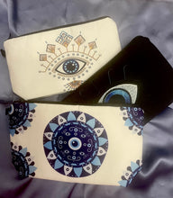 Load image into Gallery viewer, Evil eye clutch